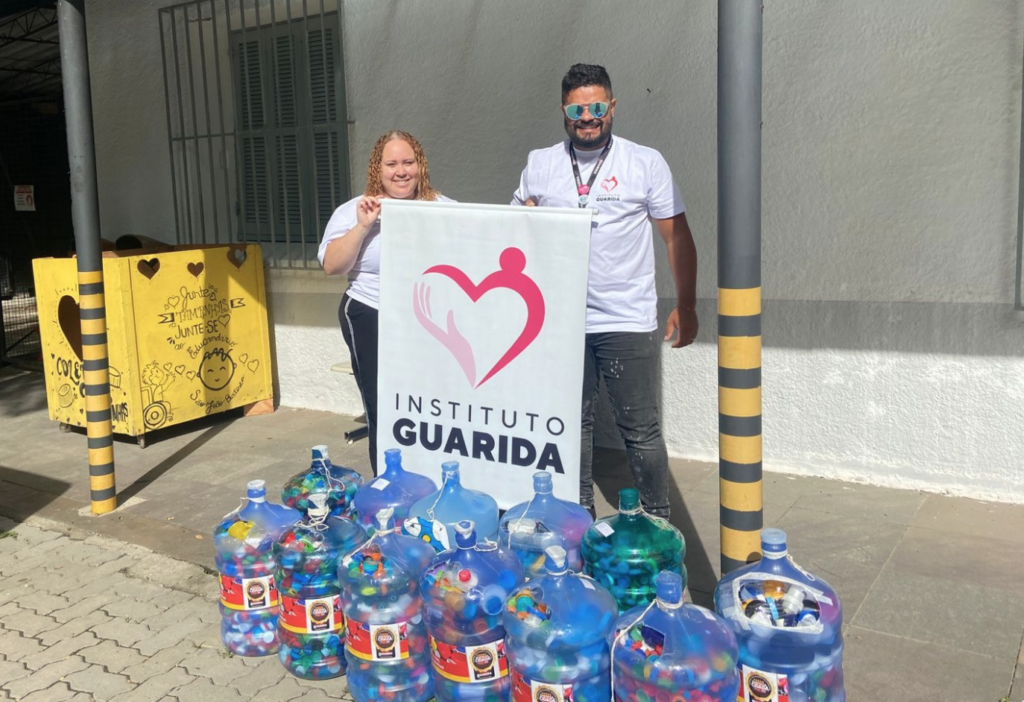 Projeto Amor que Movimenta, do Instituto Guarida, arrecadou 270 kg de tampinhas até julho para apoiar o Educandário São João Batista.